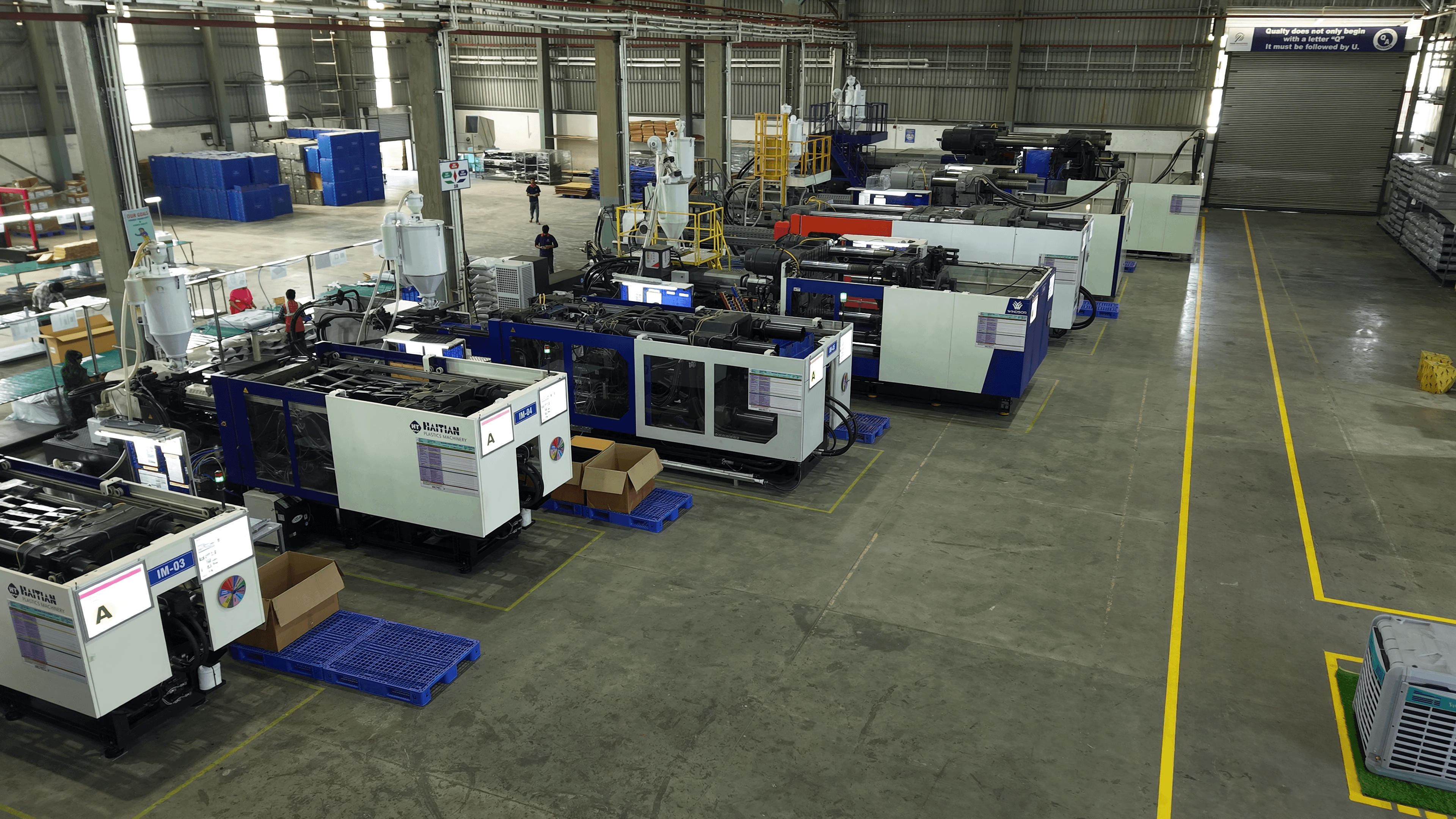 Pixelplast injection-moulding machines across the production floor